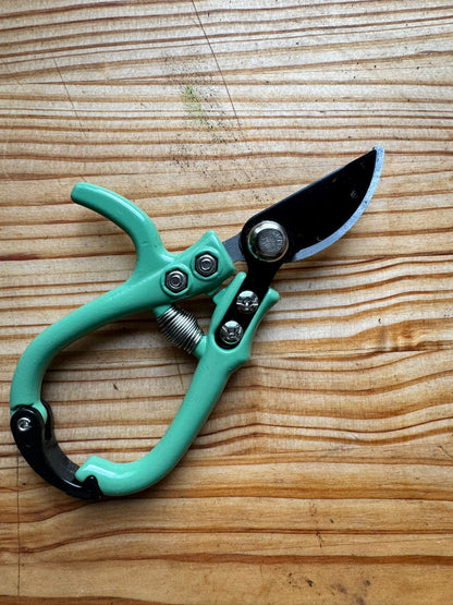Tijeras de Poda Ergonómicas – Precisión y Confort para tus Plantas