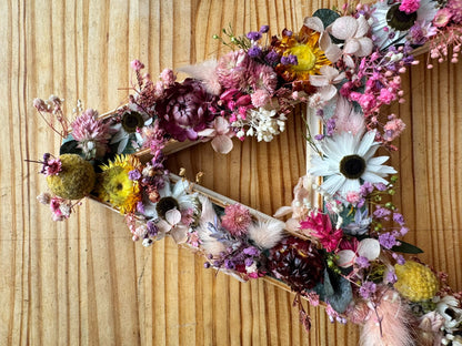 Letra Floral Personalizada con Flores Preservadas · 25 × 27 cm aprox.
