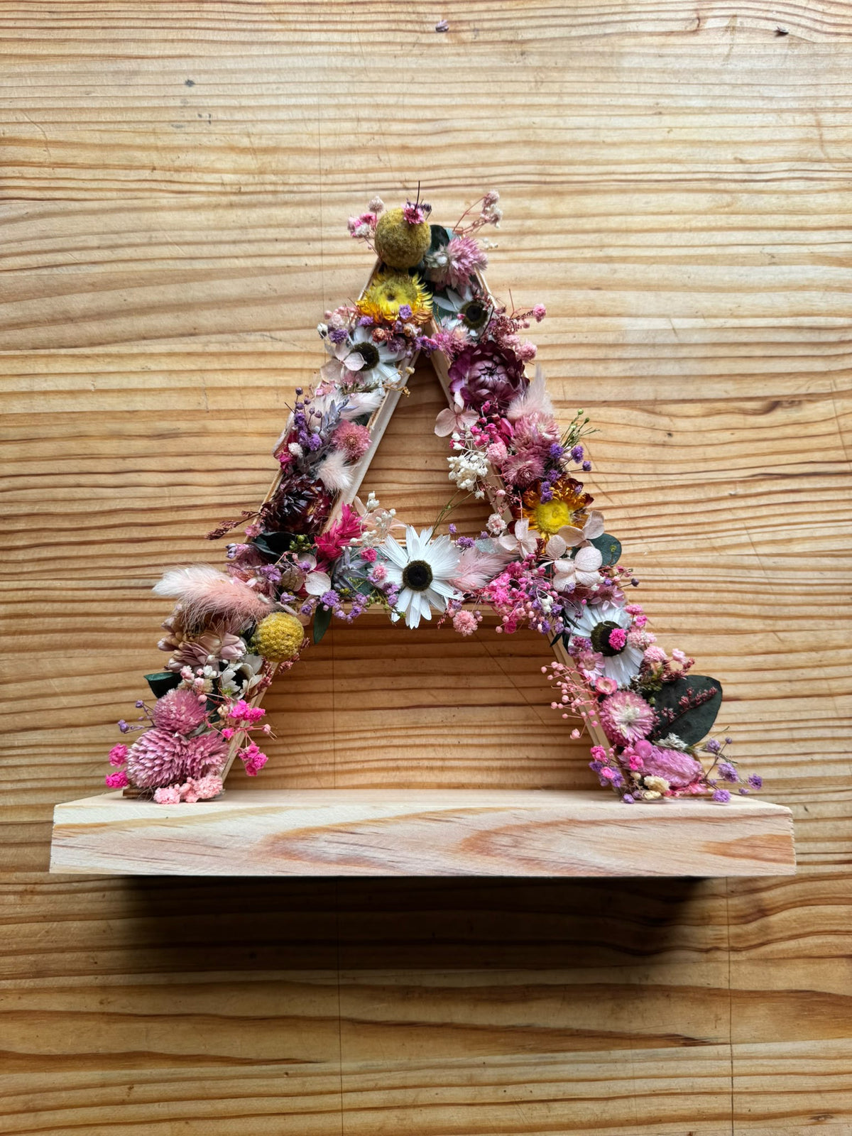 Letra Floral Personalizada con Flores Preservadas · 25 × 27 cm aprox.