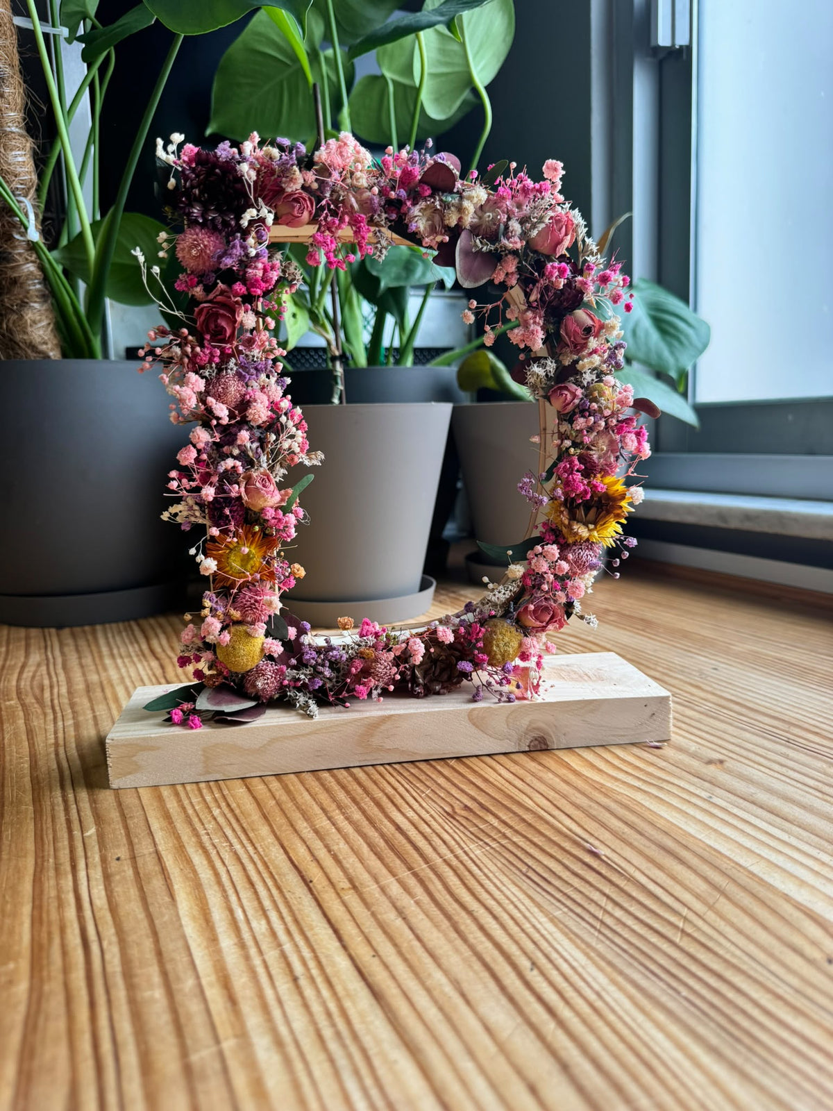 Letra Floral Personalizada con Flores Preservadas · 25 × 27 cm aprox.