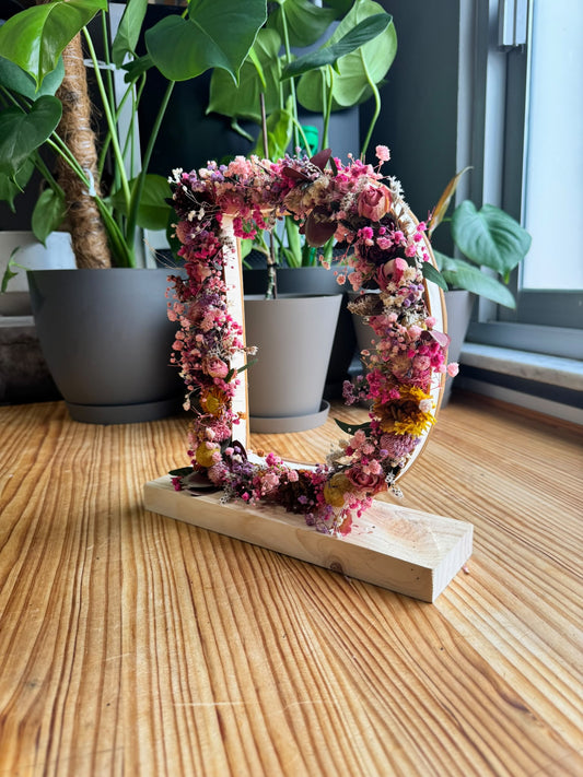 Letra Floral Personalizada con Flores Preservadas · 25 × 27 cm aprox.