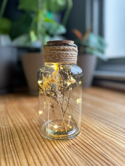 Frasco Decorativo con Flores Secas y Luces LED – Ambiente Cálido y Natural
